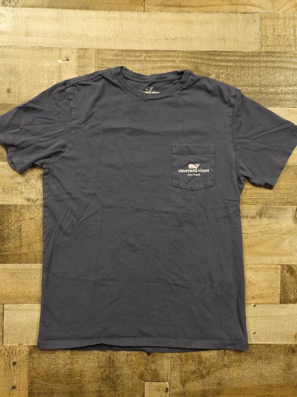 Vineyard Vines Pocket Tβ Shirt Menβs Small Navy Vero Beach Whale Graphic USA